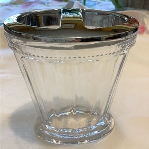NWOT TOOTH BRUSH HOLDER